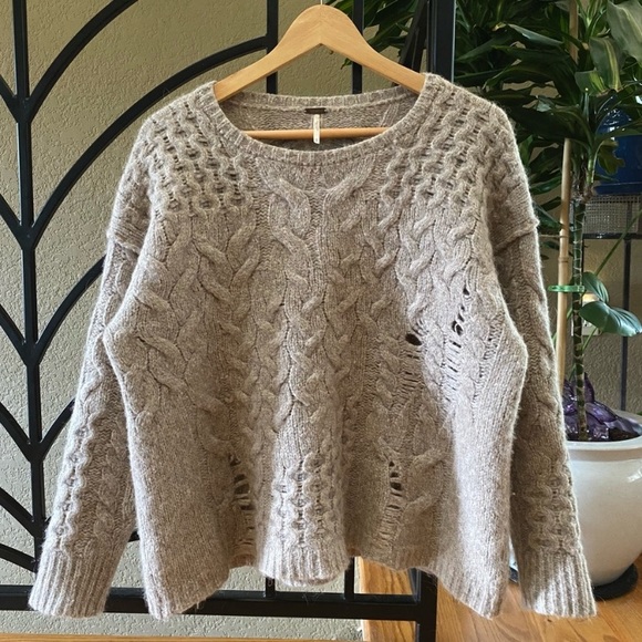 Free People Distressed Tan Beige Cable Knit Alpaca Wool Blend Sweater M - Picture 4 of 8